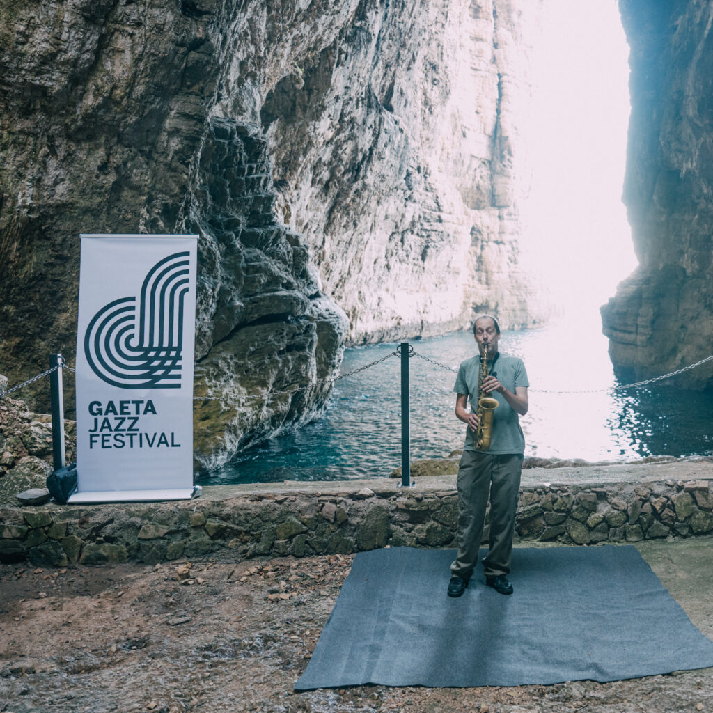 Un sax nella Grotta