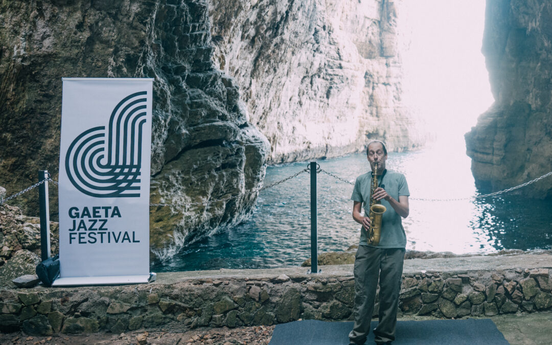 Un sax nella Grotta